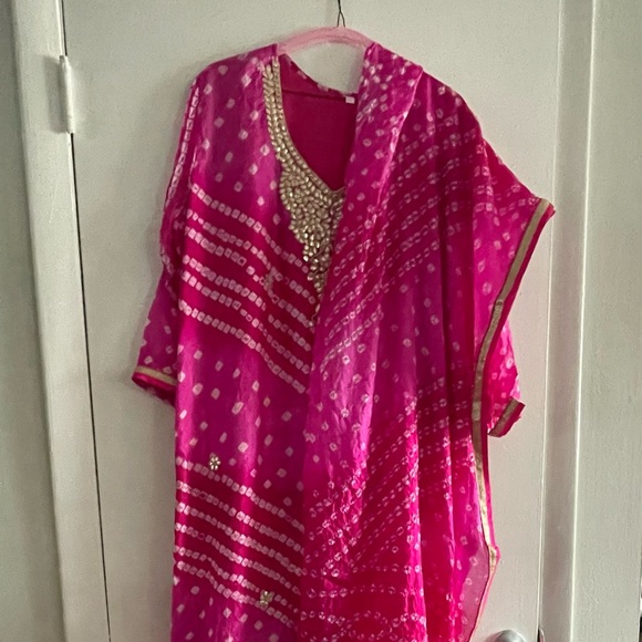 Indian Kurta with Dupatta and Pants (Plus Size) - Picture 5 of 8